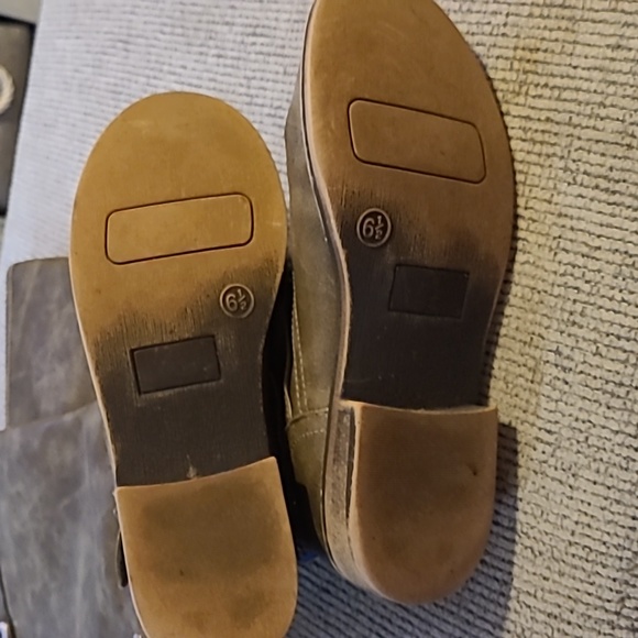 Boots - Picture 5 of 8